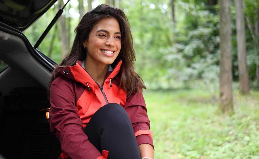 A young female spending time outdoors smiling illustrating the lifestyle after endometriosis treatment at Scripps.