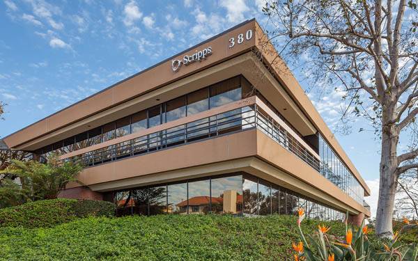 The exterior of Scripps Coastal Medical Center Solana Beach, a primary care clinic located just off Lomas Santa Fe Drive, between I-5 and Highway 101.